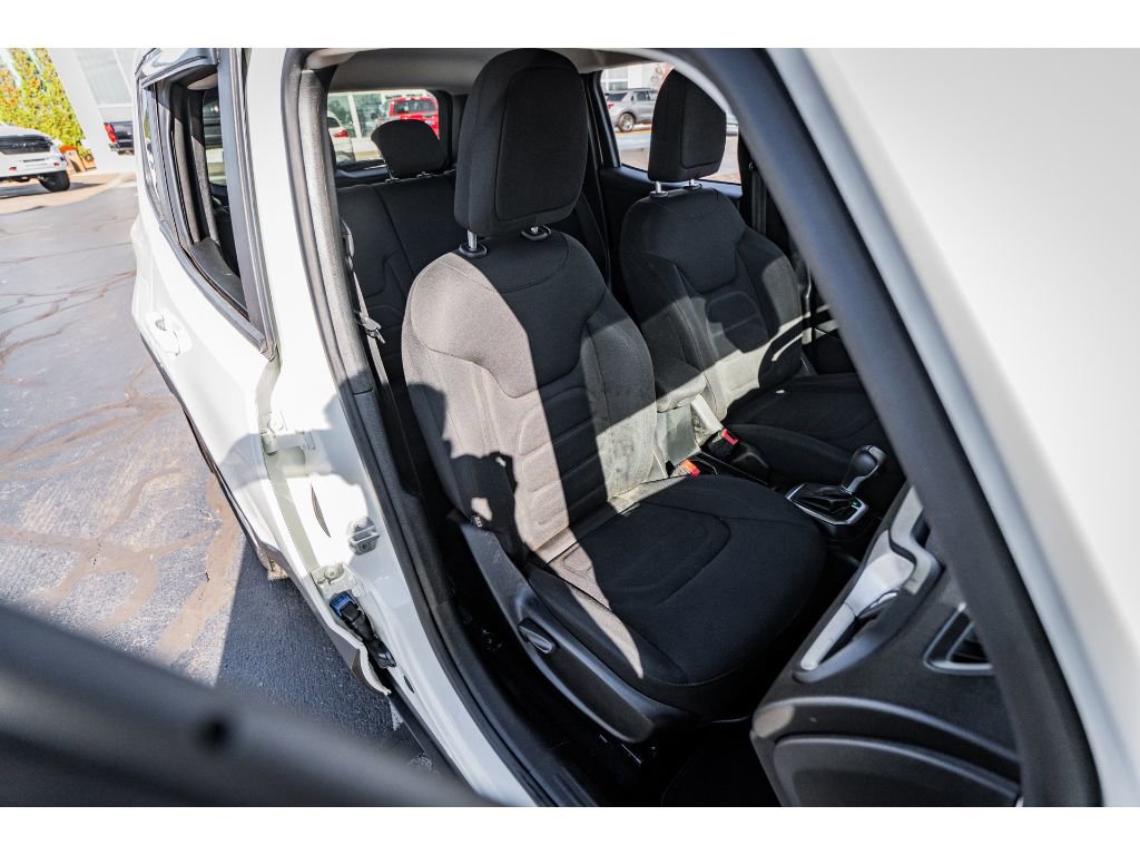 Used 2018 Jeep Renegade Latitude w/ Popular Equipment Group image 20