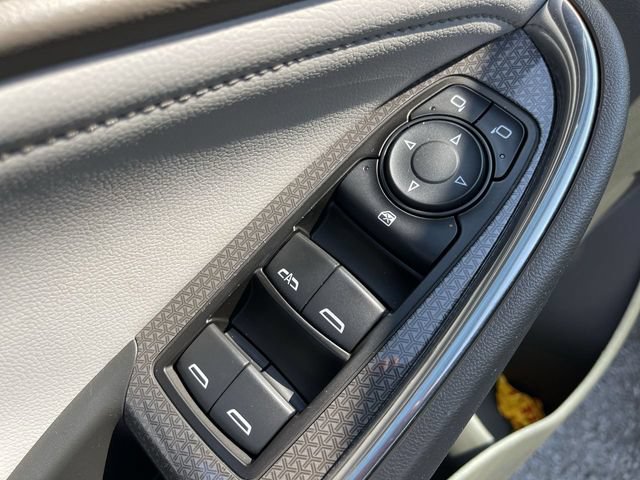 Used 2018 Chevrolet Malibu LT w/ Leather Package FWD image 13
