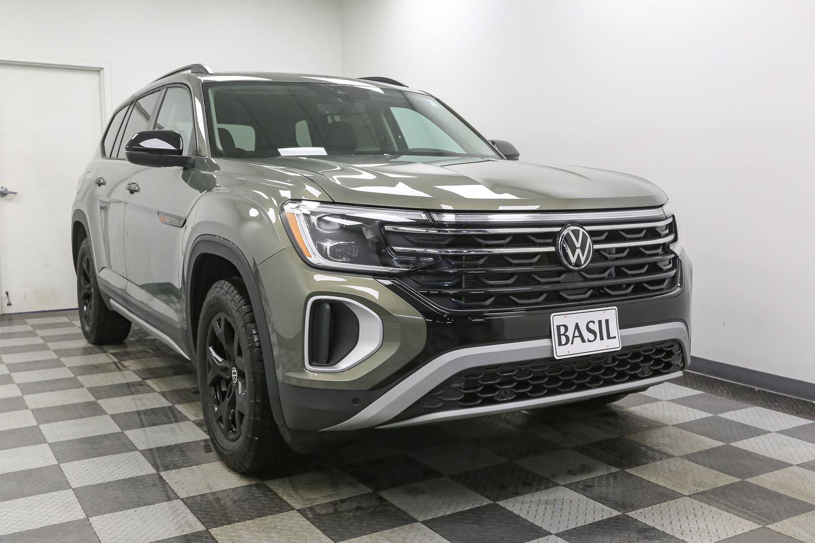 New 2026 Volkswagen Atlas Peak Edition AWD/4WD image 2
