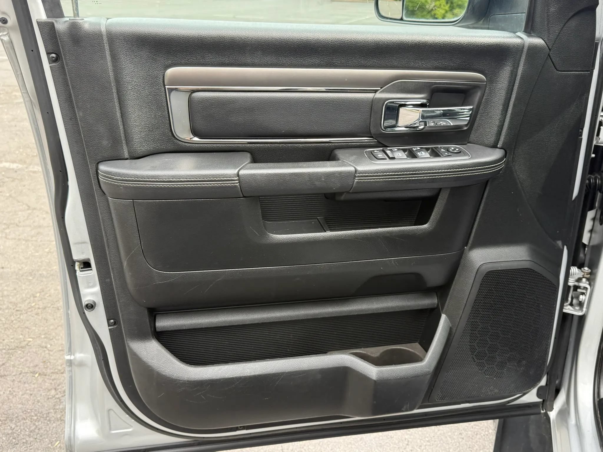 Used 2018 RAM 2500 Laramie w/ Sport Appearance Group AWD/4WD image 19