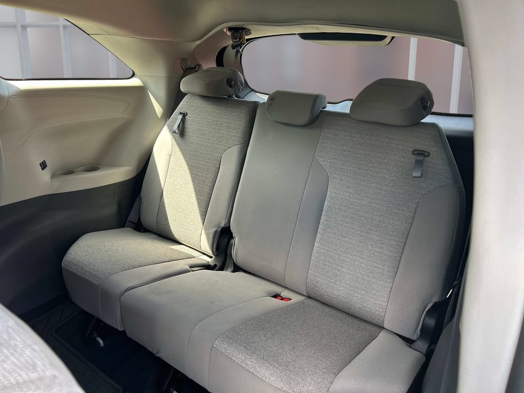 Used 2023 Toyota Sienna LE AWD/4WD image 22