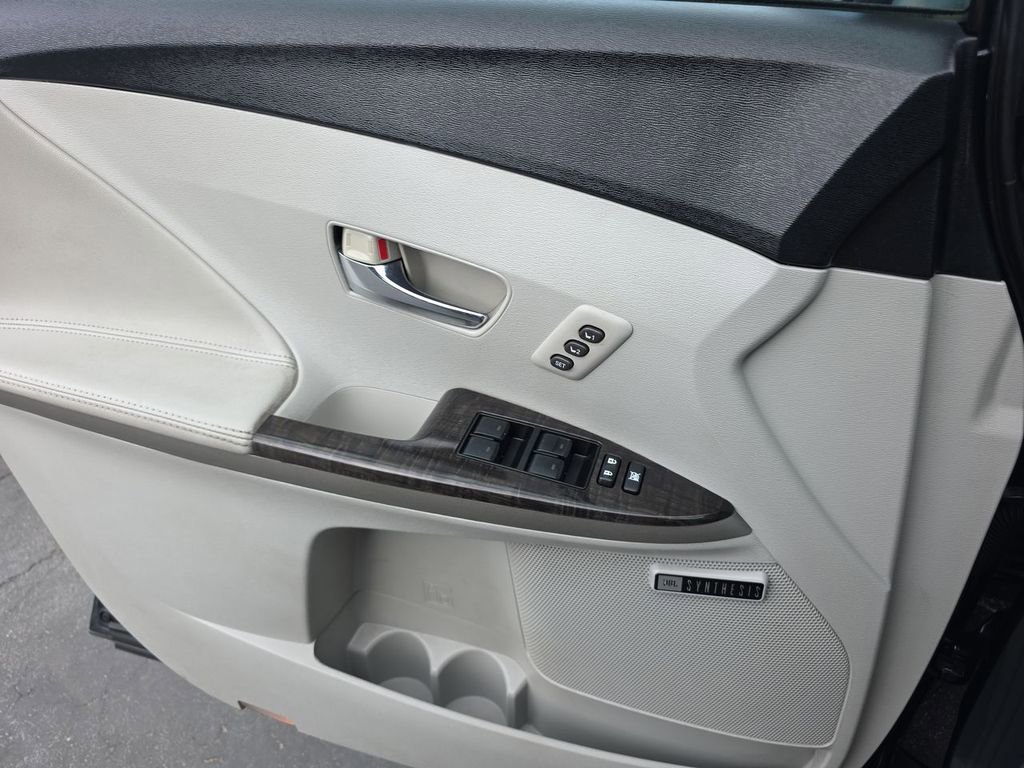 Used 2015 Toyota Venza XLE w/ XLE Premium Package FWD image 24