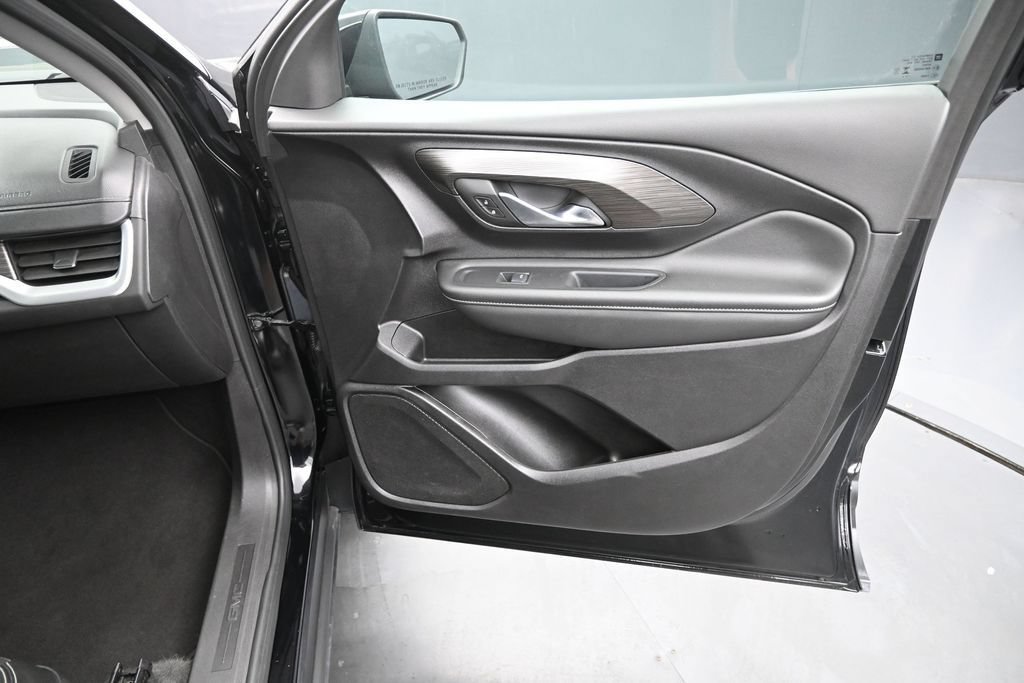 Used 2024 GMC Terrain SLT AWD/4WD image 12