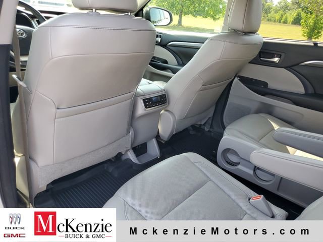 Used 2018 Toyota Highlander Limited Platinum AWD/4WD image 24