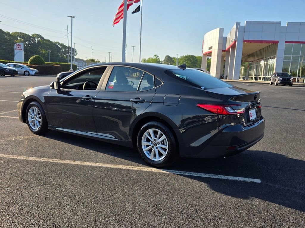 Used 2025 Toyota Camry LE FWD image 9