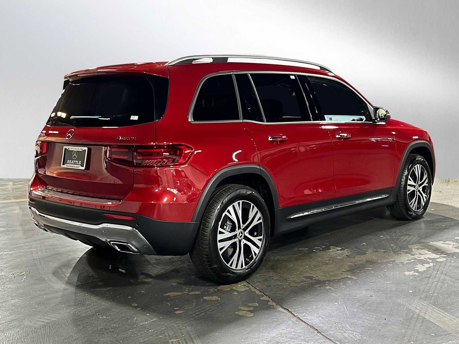 Used 2025 Mercedes-Benz GLB 250 4MATIC image 3