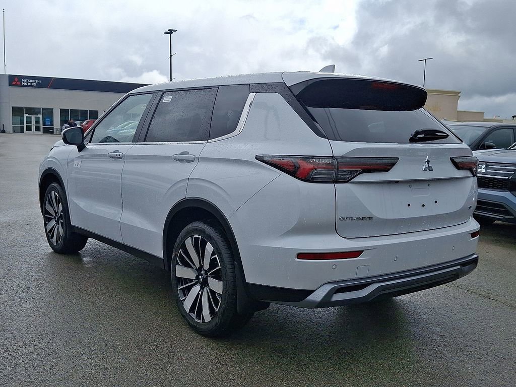 New 2026 Mitsubishi Outlander SE image 3