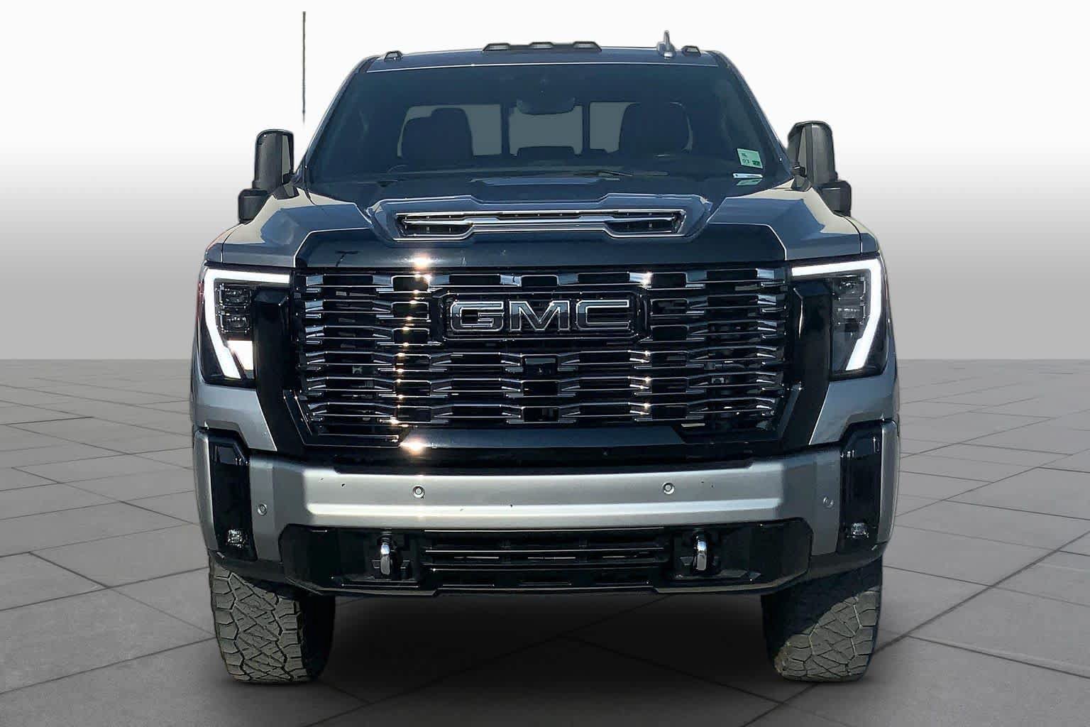 Used 2025 GMC Sierra 2500 Denali Ultimate AWD/4WD image 4