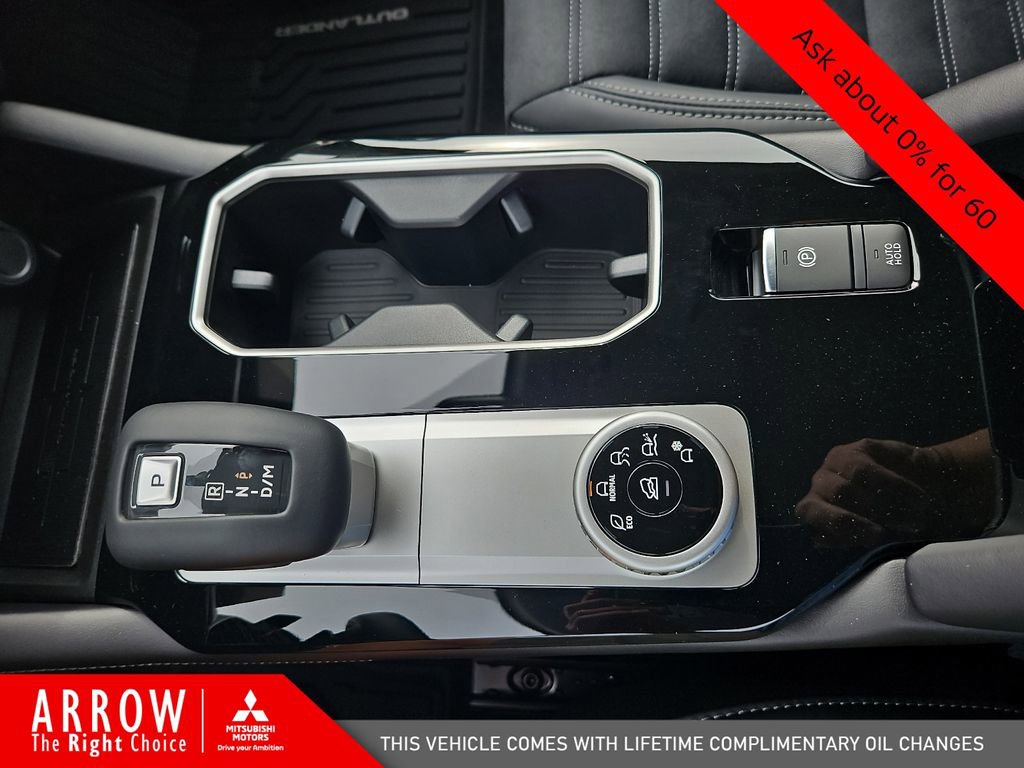 New 2025 Mitsubishi Outlander SE image 28