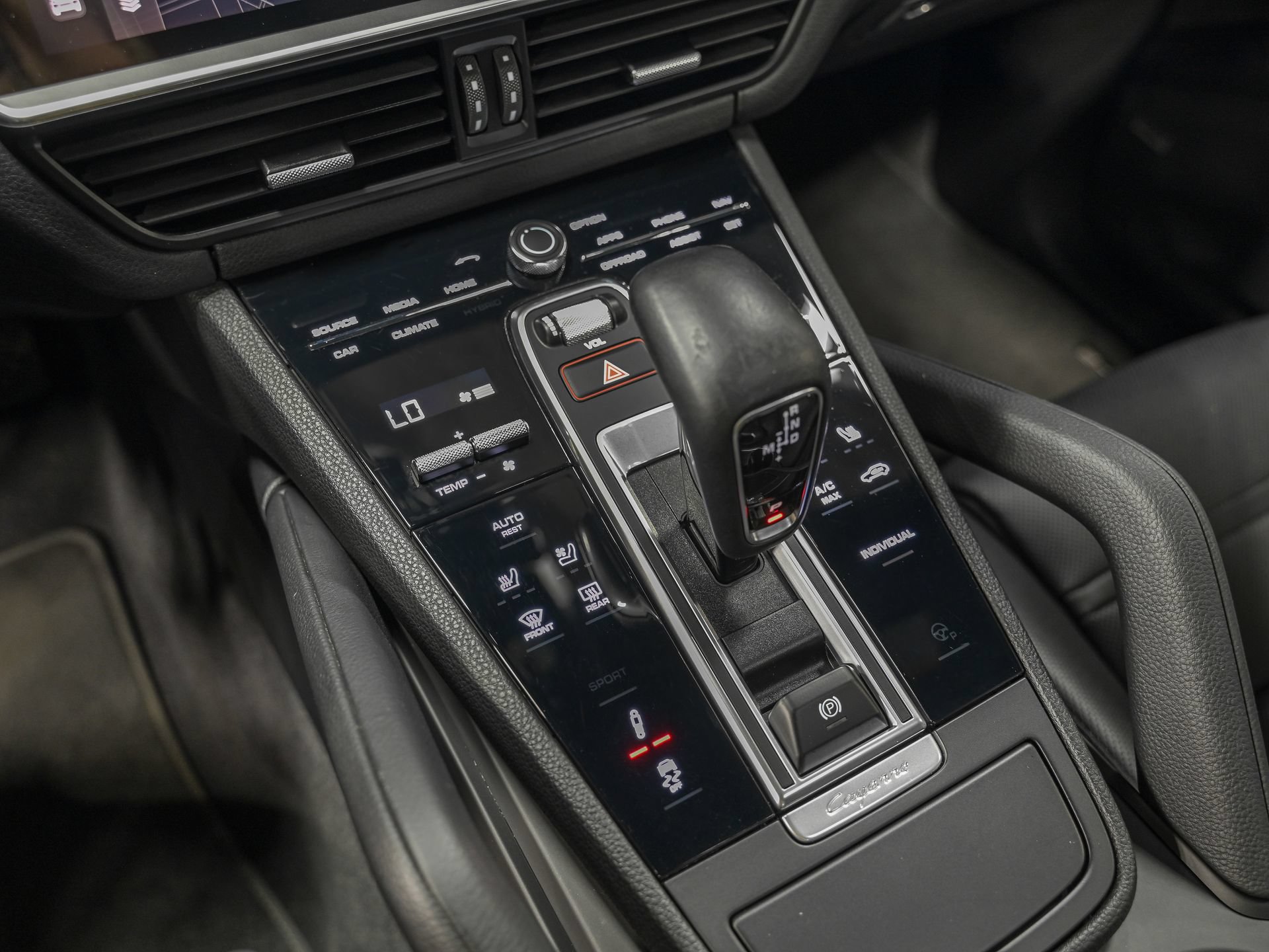Used 2022 Porsche Cayenne Platinum Edition AWD/4WD image 23