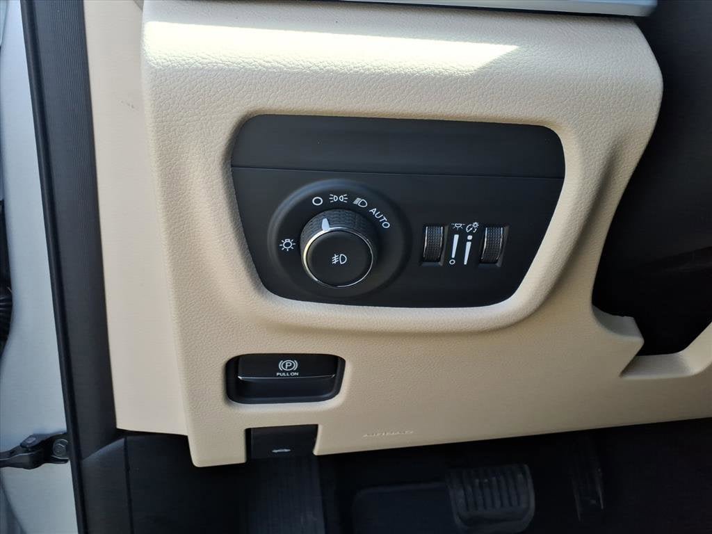 New 2026 Jeep Grand Cherokee Limited AWD/4WD image 16