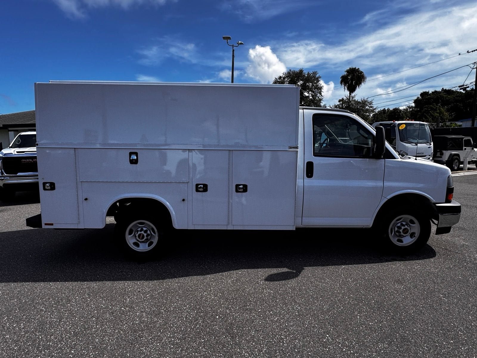 New 2025 GMC Savana 3500 w/ Power Convenience Package RWD image 4