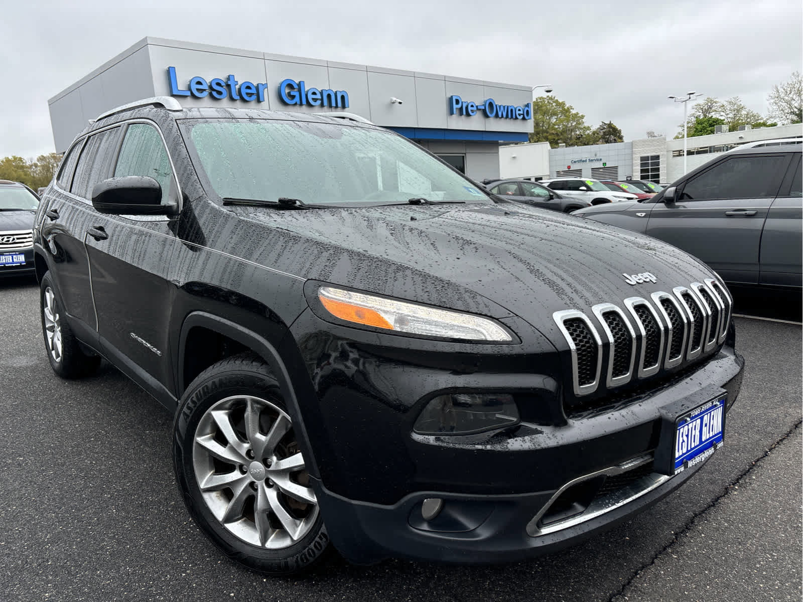 Used 2018 Jeep Cherokee Limited AWD/4WD image 2