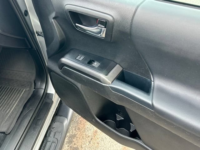 Used 2021 Toyota Tacoma TRD Sport AWD/4WD image 33