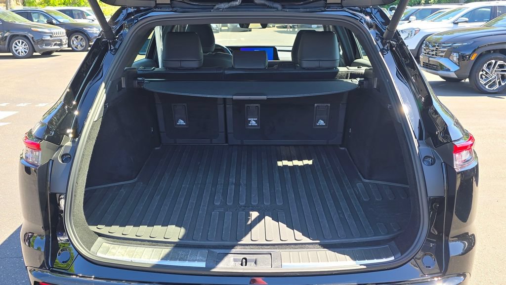 Used 2025 Toyota Crown Signia AWD/4WD image 14