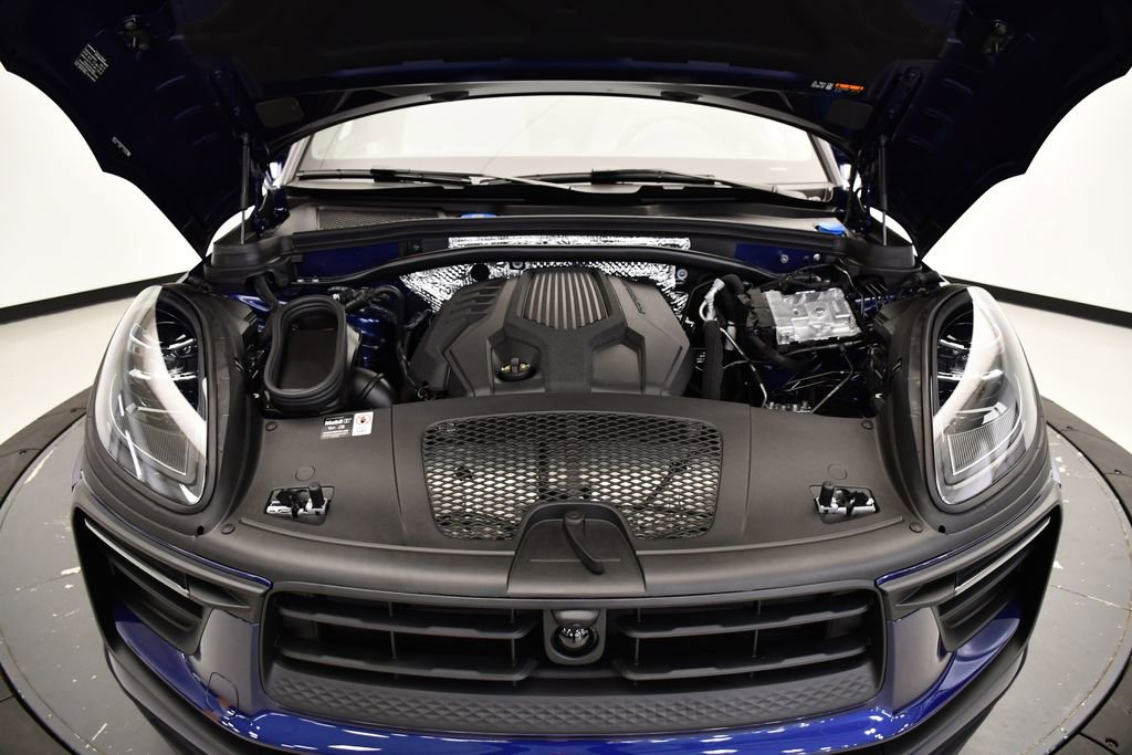 Certified 2025 Porsche Macan image 15