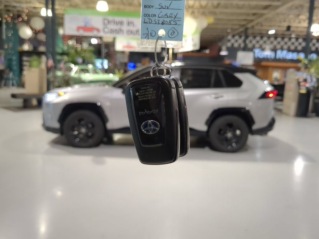 Used 2020 Toyota RAV4 XSE AWD/4WD image 4