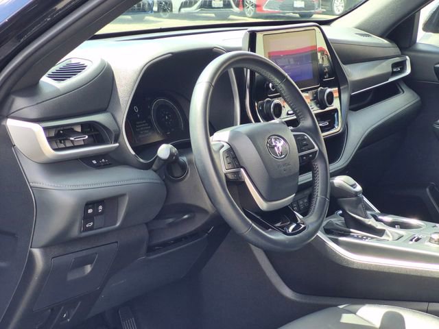 Used 2025 Toyota Highlander XSE image 10
