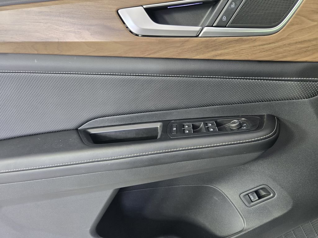 Used 2024 Volkswagen Atlas SE image 25