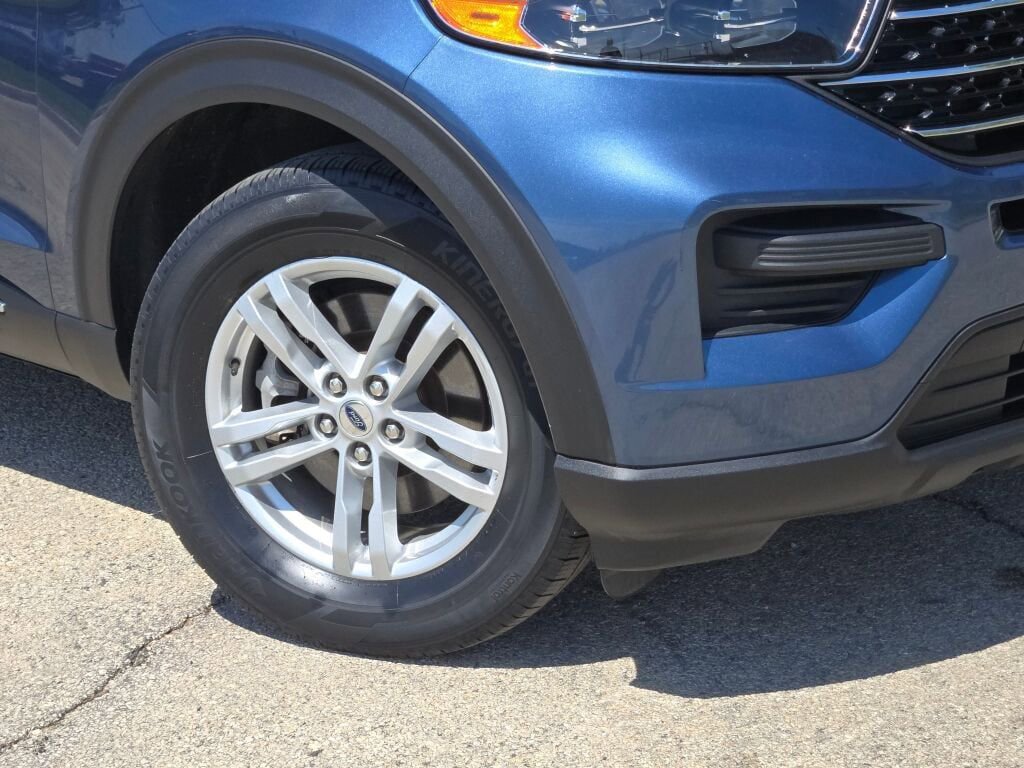 Used 2020 Ford Explorer XLT w/ Comfort Package AWD/4WD image 3