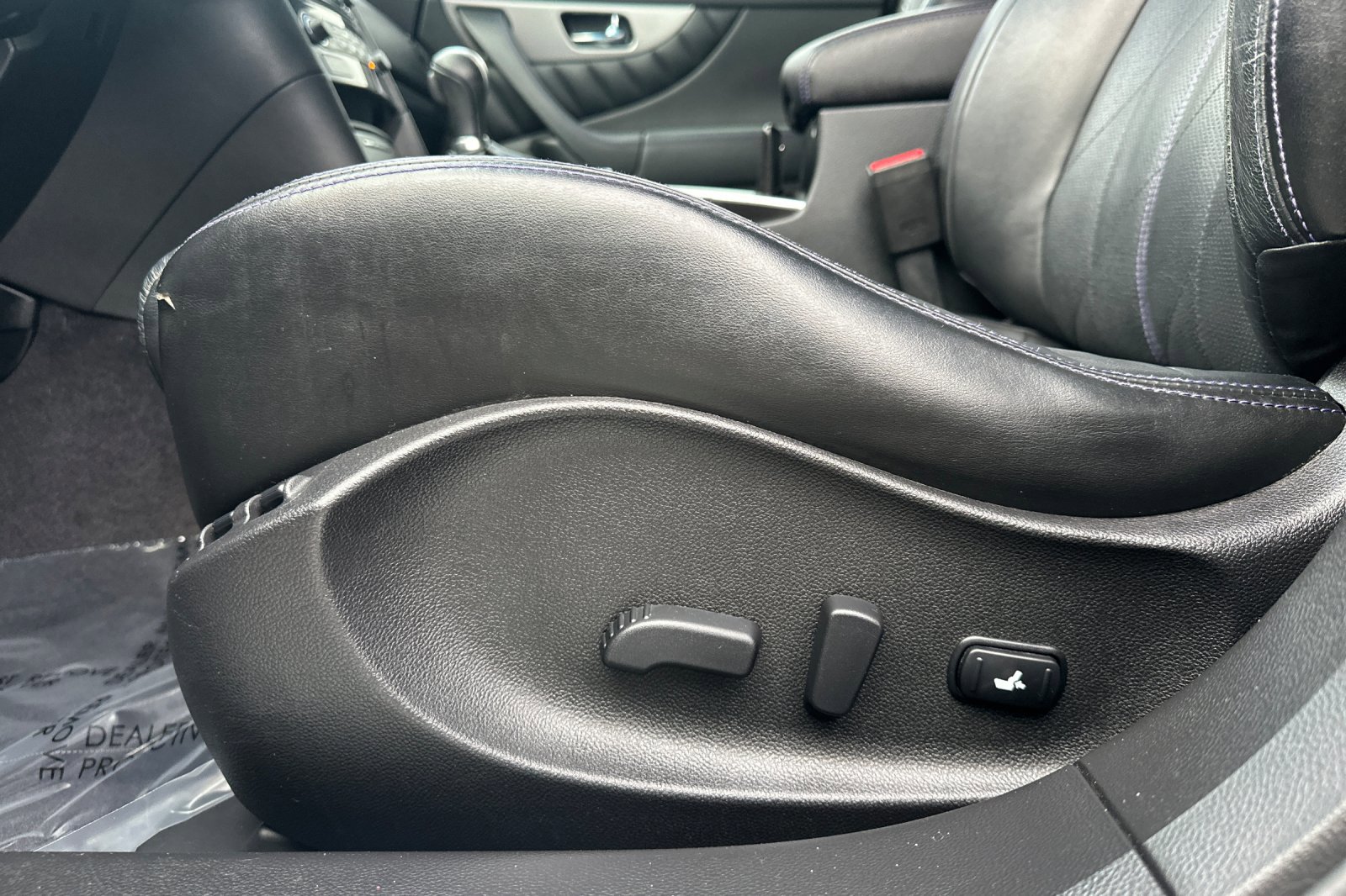 Used 2017 INFINITI QX70 AWD w/ Premium Package image 13