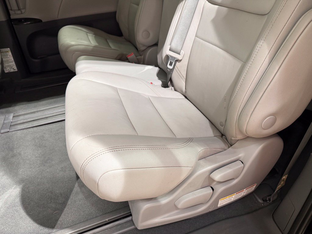 Used 2020 Toyota Sienna XLE w/ Carpet Mat Package FWD image 21