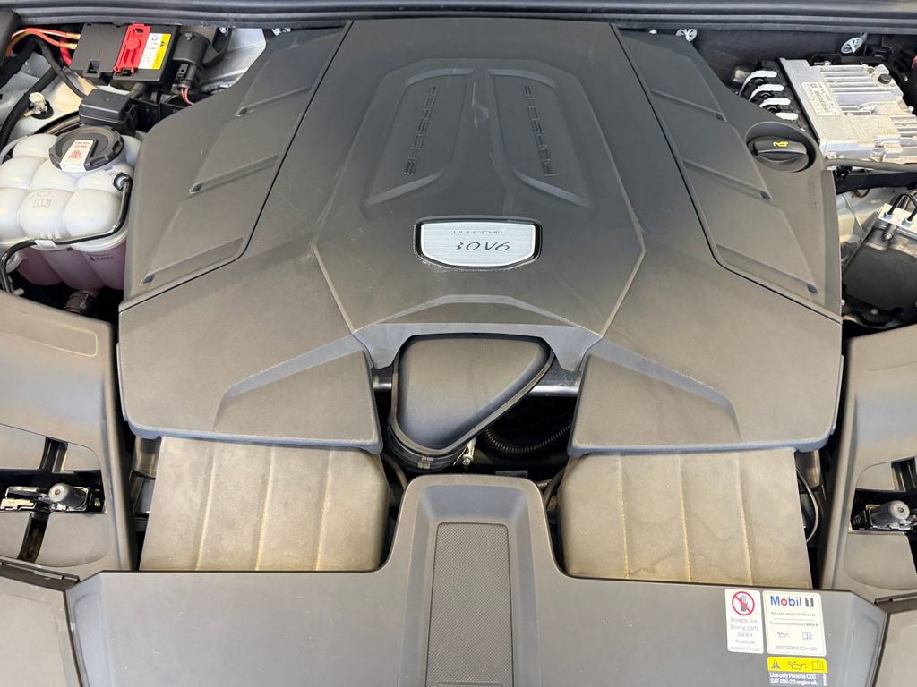 Used 2022 Porsche Cayenne Platinum Edition AWD/4WD image 27