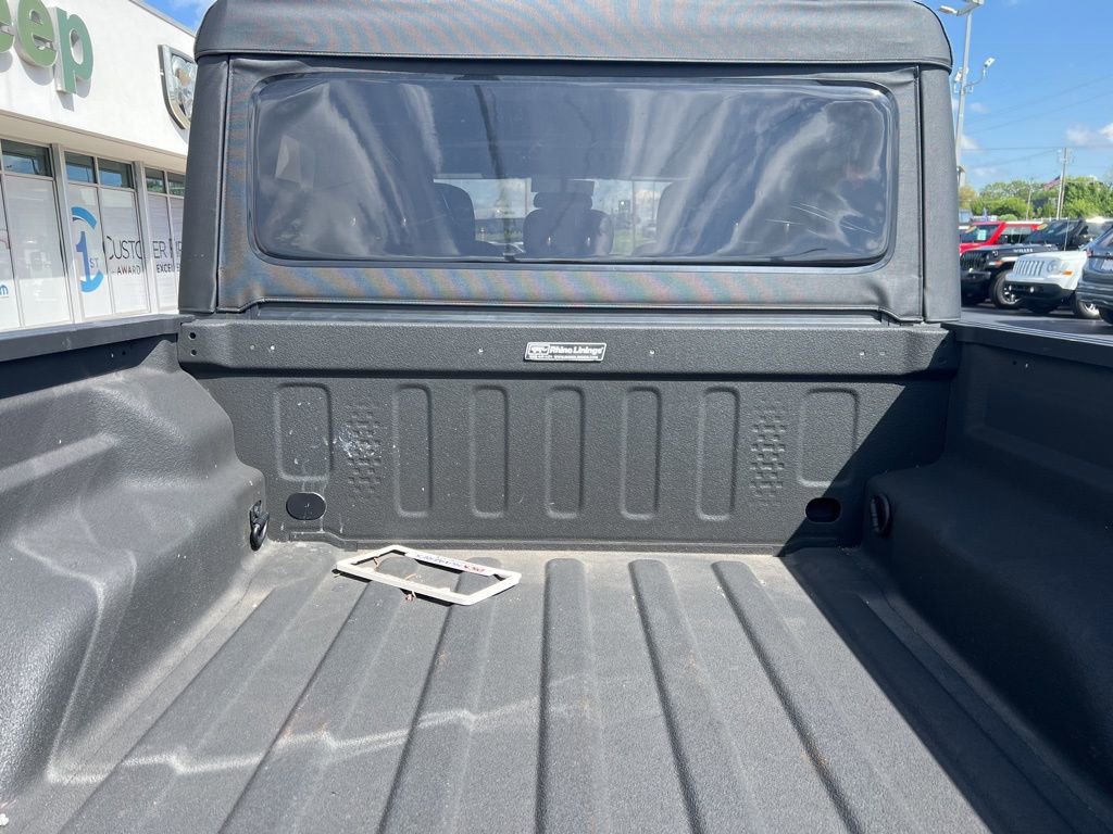 Certified 2023 Jeep Gladiator Sport AWD/4WD image 6