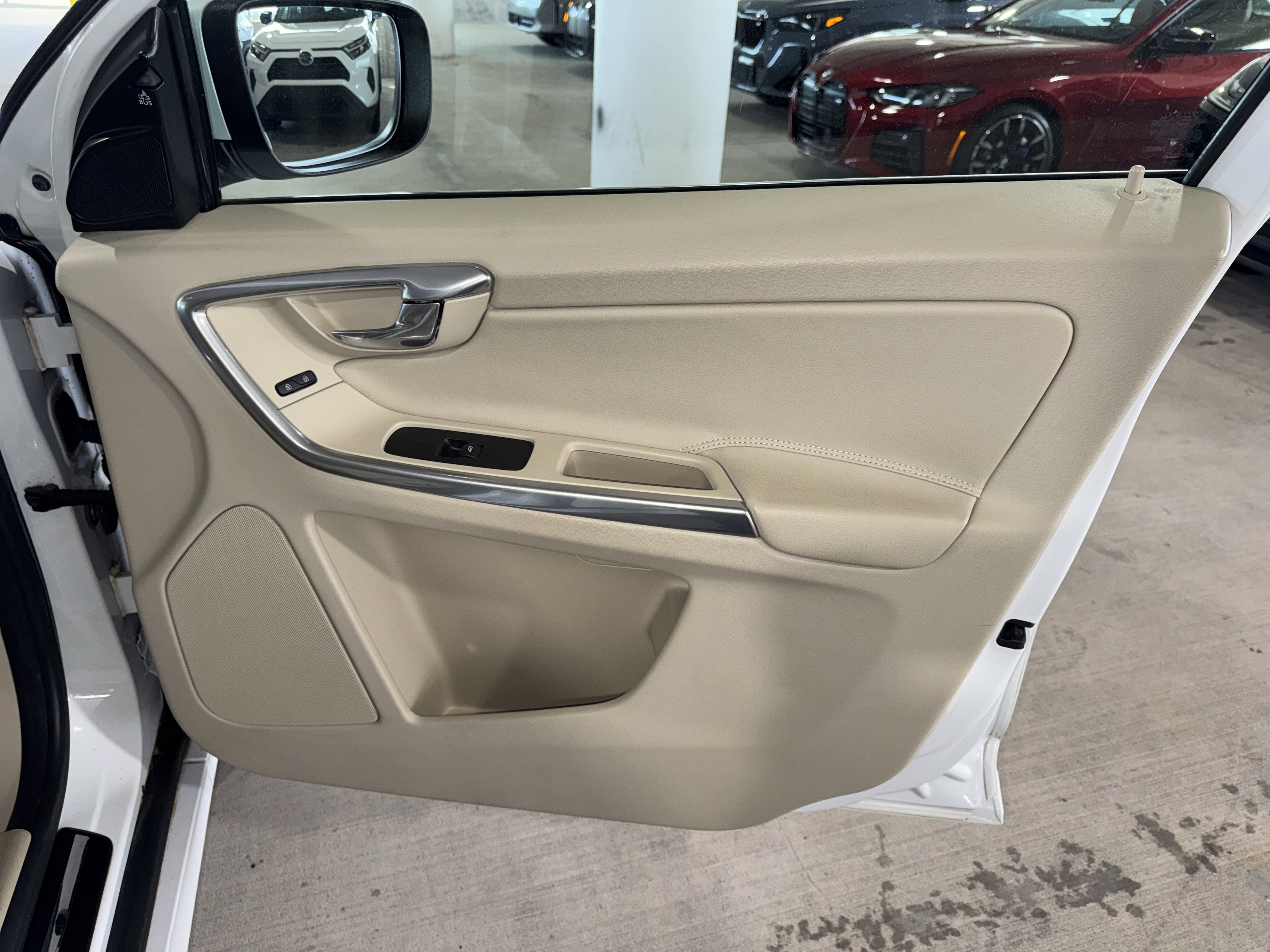 Used 2016 Volvo XC60 T6 Platinum AWD/4WD image 9