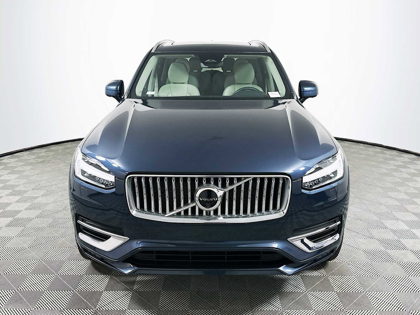Certified 2025 Volvo XC90 B6 Plus image 2