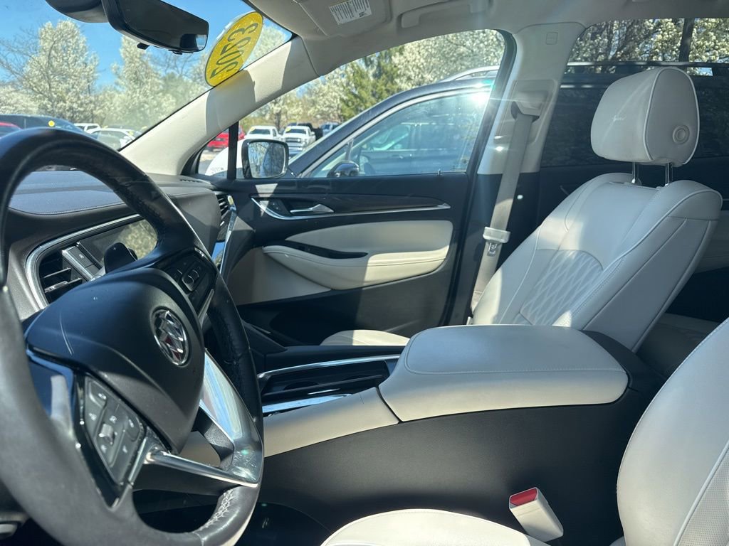 Used 2023 Buick Enclave Avenir image 18