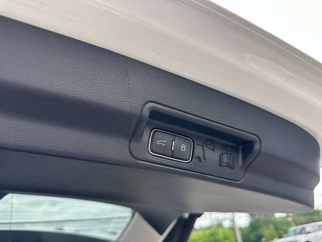 Used 2025 Ford Explorer Active AWD/4WD image 43