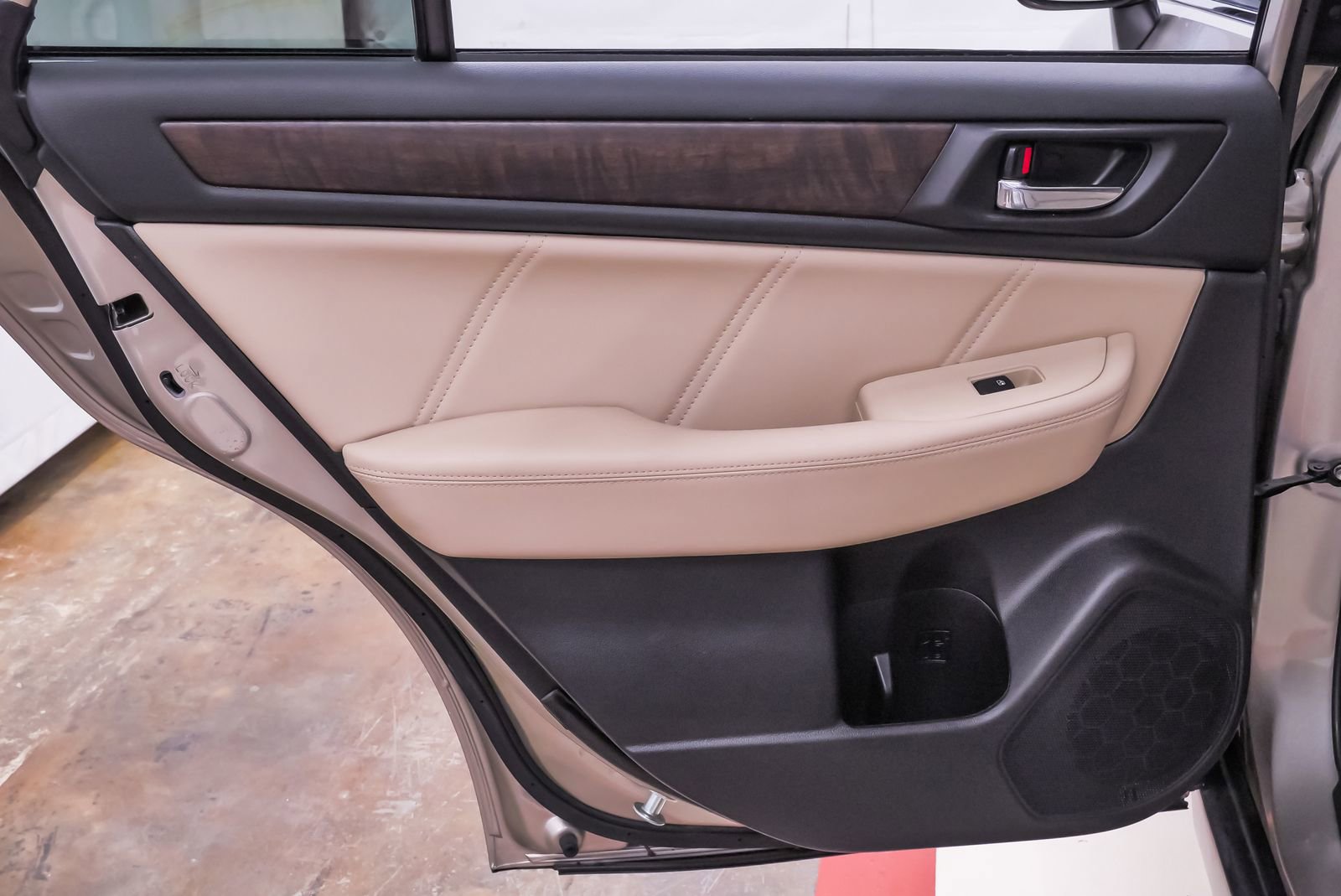 Used 2018 Subaru Outback 3.6R Limited image 26