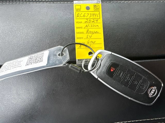 Used 2024 Nissan Rogue SV FWD image 17