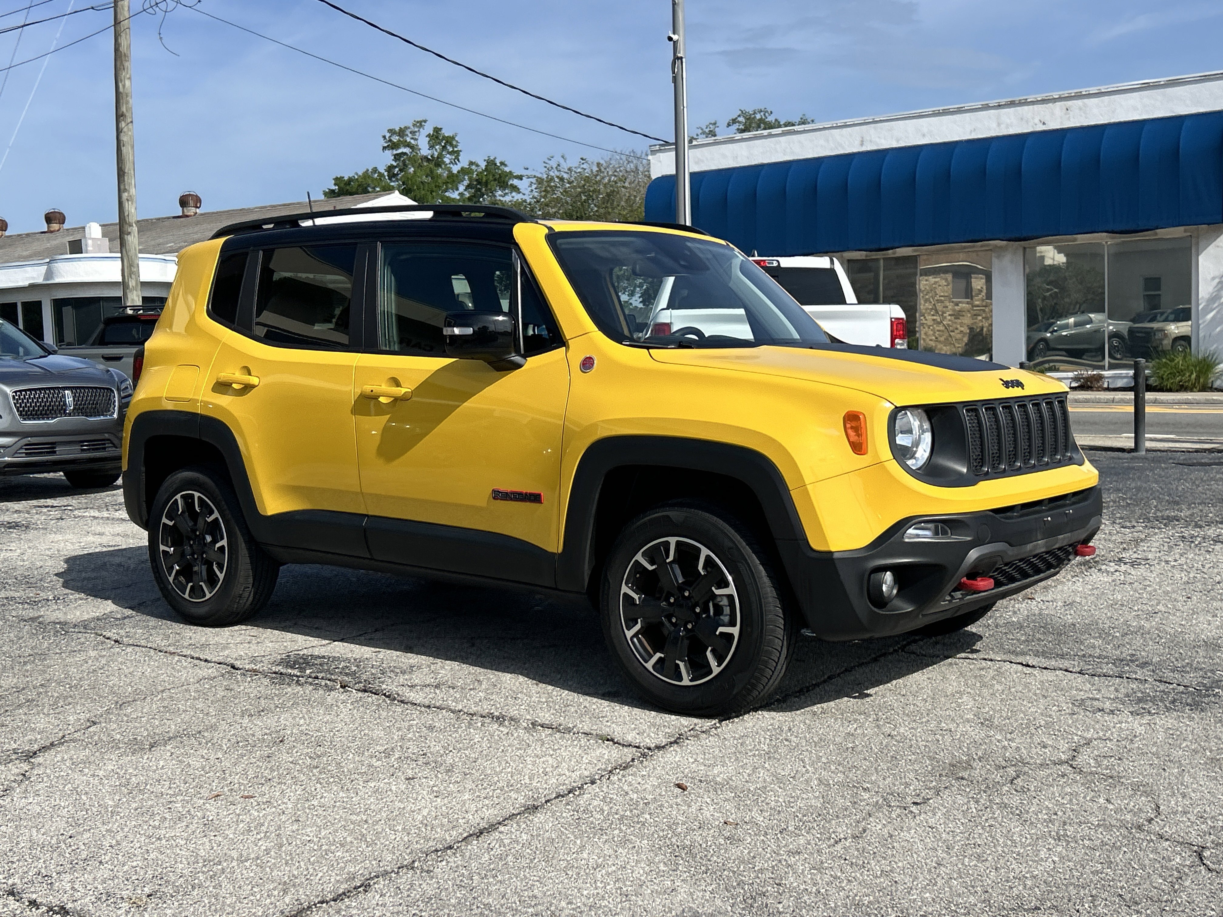 Used 2023 Jeep Renegade Trailhawk AWD/4WD image 1