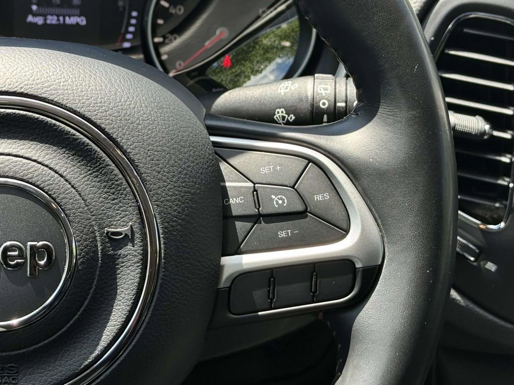 Used 2019 Jeep Compass Latitude AWD/4WD image 21