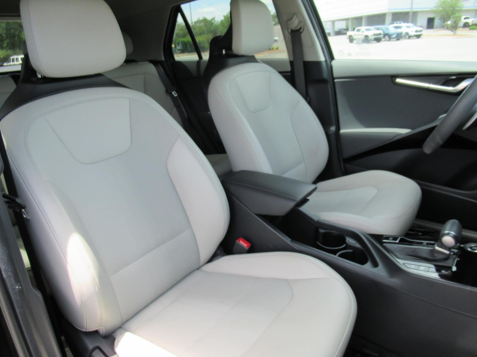 Used 2025 Kia Niro EX Touring FWD image 9