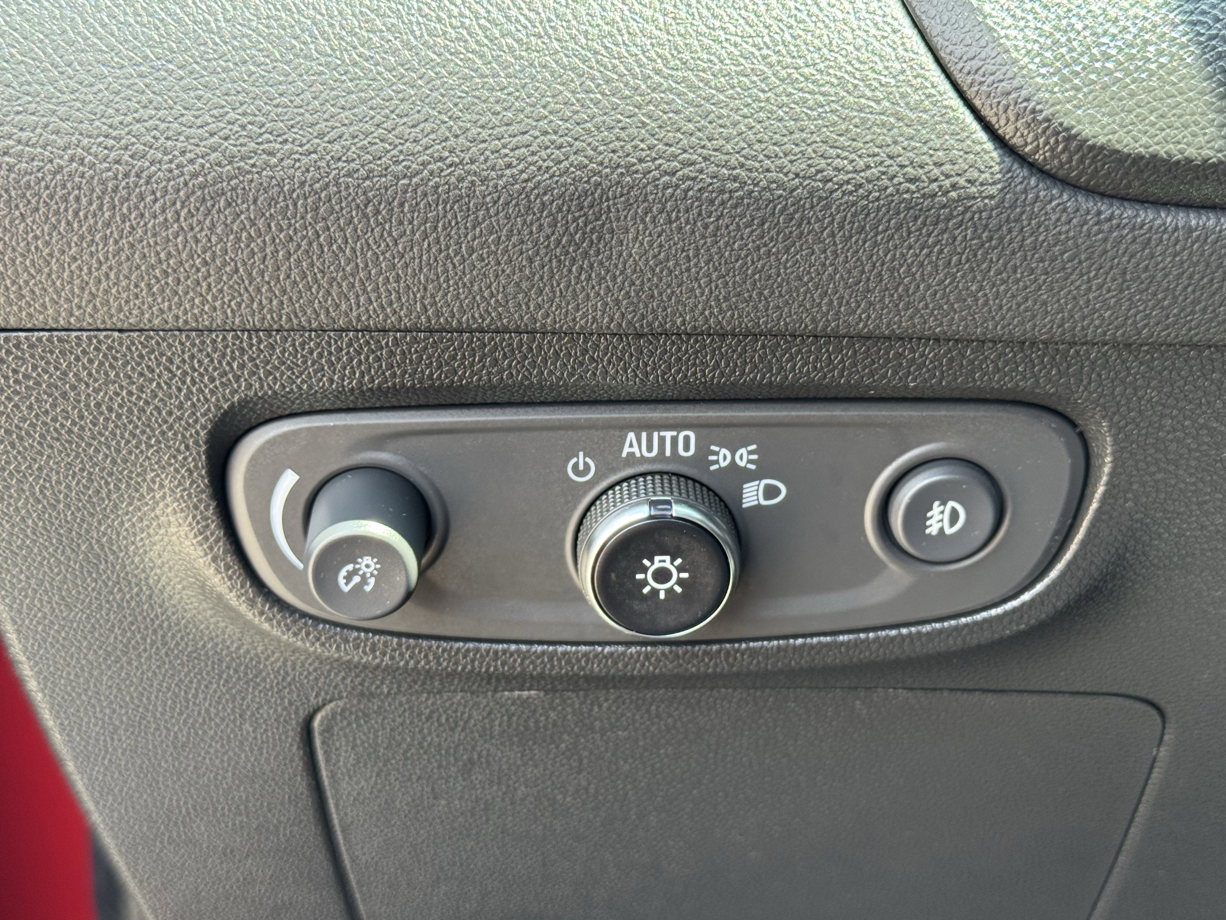 Used 2023 Buick Encore GX Essence w/ Experience Buick Package FWD image 25