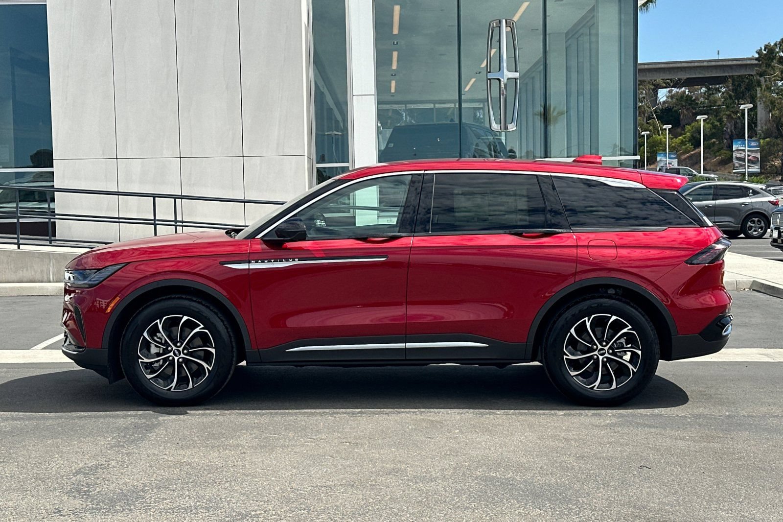 New 2026 Lincoln Nautilus Premier AWD/4WD image 6