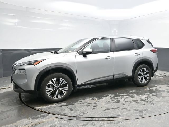 Used 2023 Nissan Rogue SV image 3