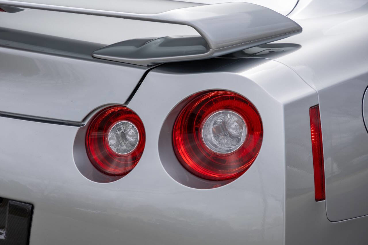 Used 2016 Nissan GT-R Premium AWD/4WD image 14