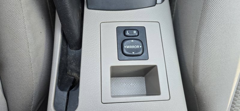 Used 2006 Toyota RAV4 Limited AWD/4WD image 25