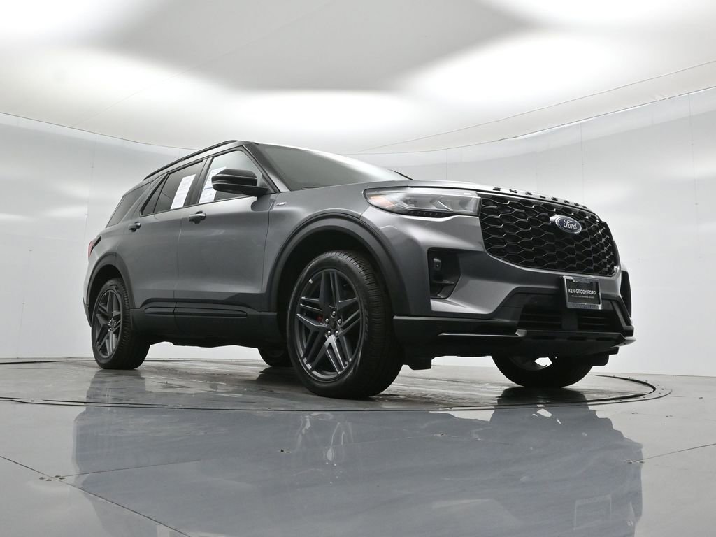 Used 2025 Ford Explorer ST-Line w/ ST-Line Street Pack AWD/4WD image 48