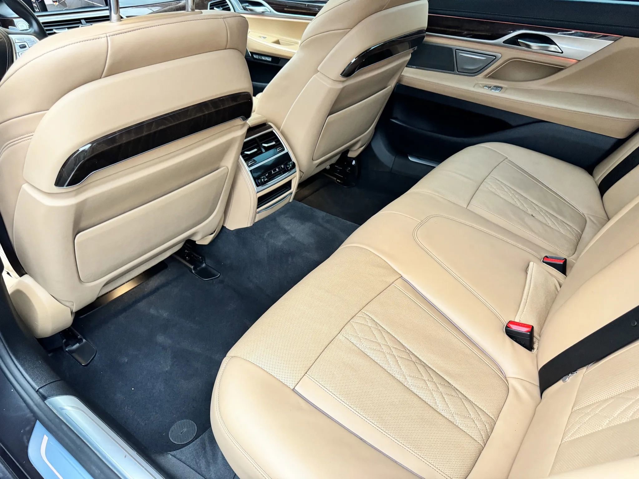 Used 2016 BMW 750i xDrive image 28