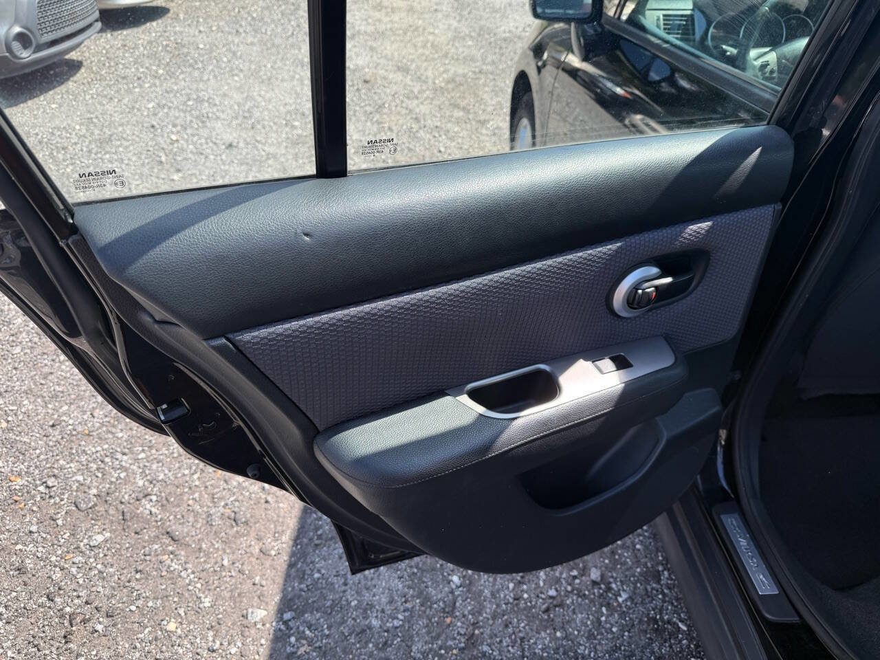 Used 2009 Nissan Versa SL w/ Convenience Pkg image 11