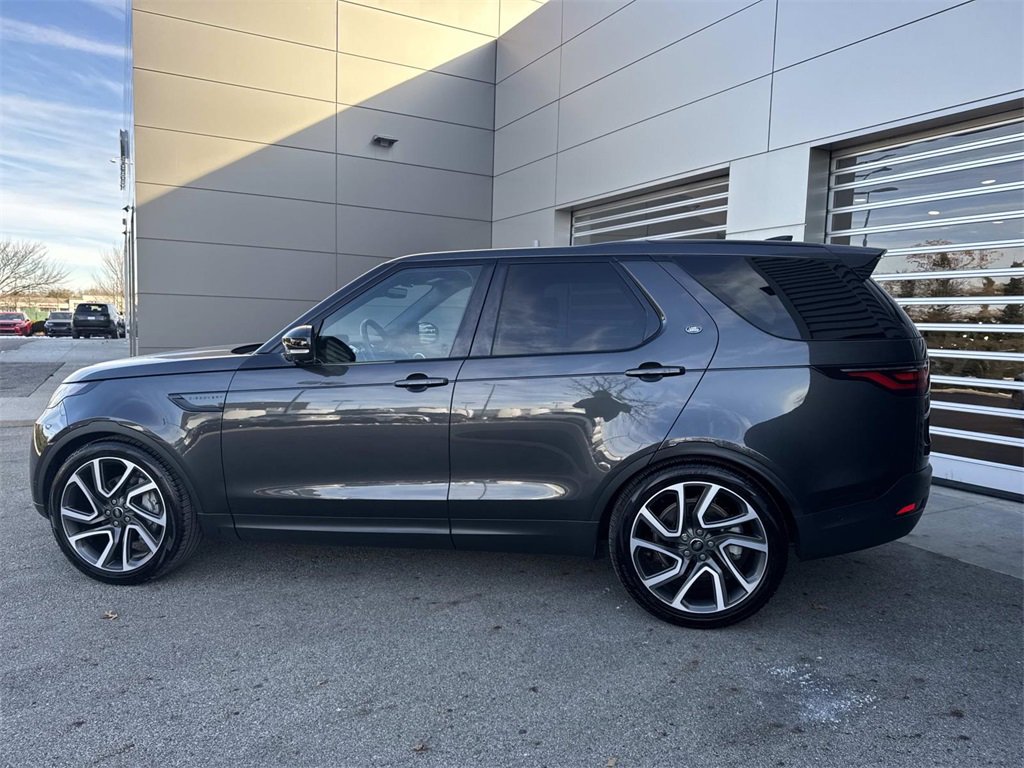 Used 2025 Land Rover Discovery S image 4