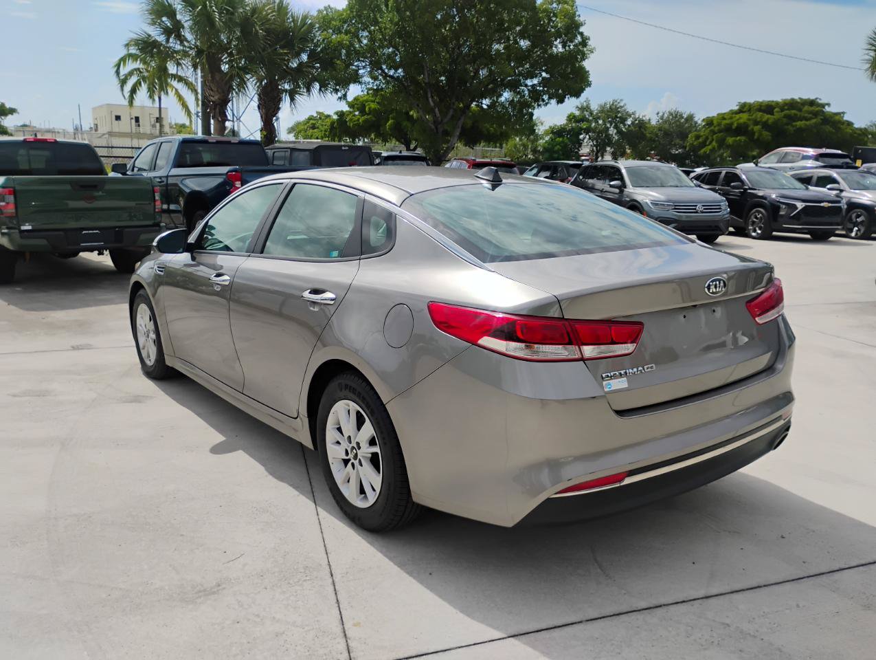 Used 2017 Kia Optima LX FWD image 7