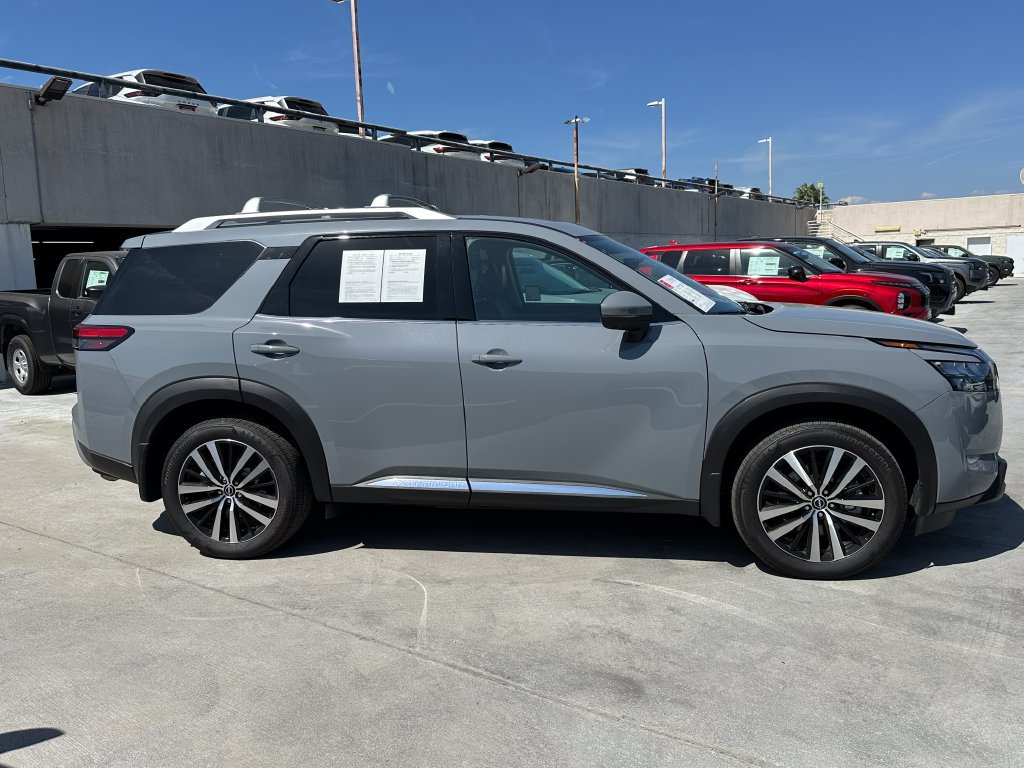 Used 2025 Nissan Pathfinder Platinum w/ Cargo Package AWD/4WD image 9