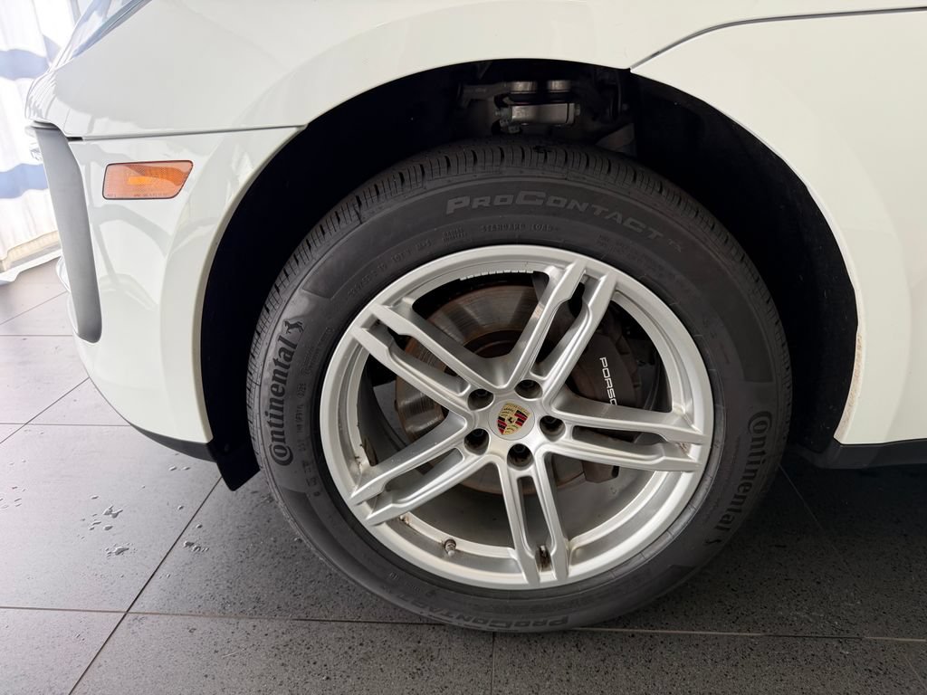 Certified 2023 Porsche Macan AWD/4WD image 10