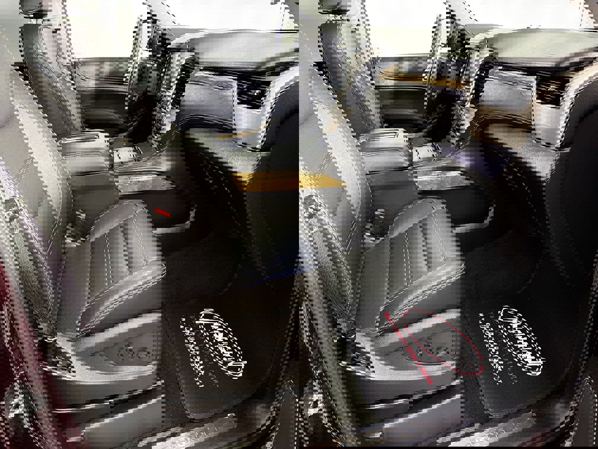 Used 2017 GMC Yukon Denali w/ Open Road Package image 32